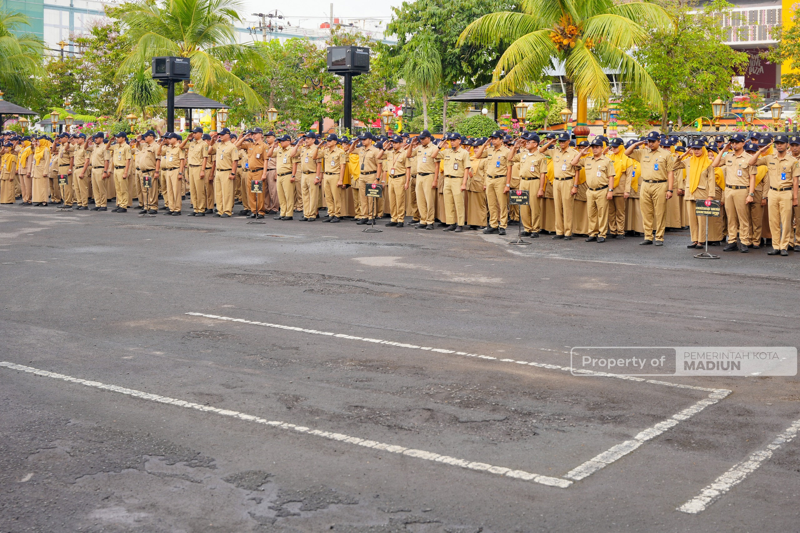 Pimpin Apel dan Serahkan SK CPNS, Sekda Madiun: ASN Harus BerAKHLAK