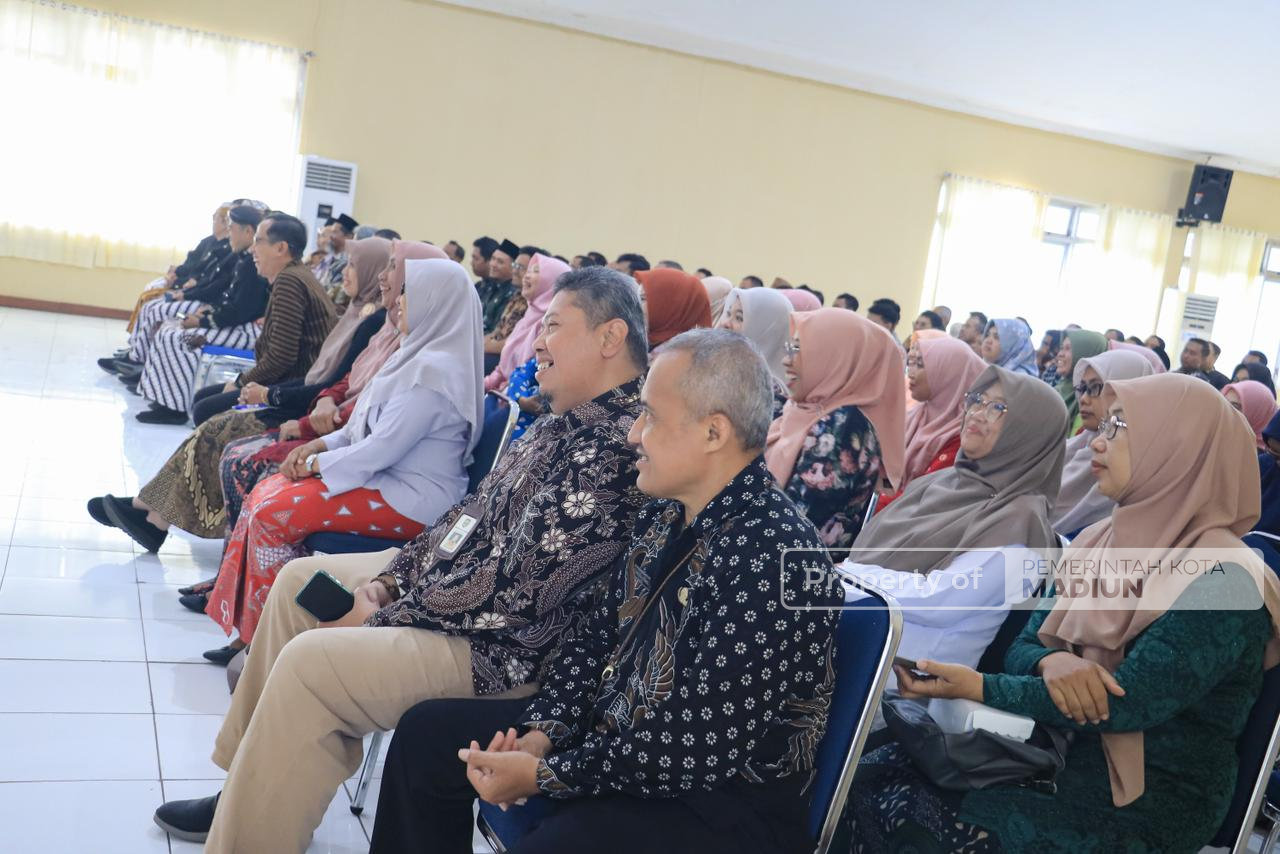 Hadiri Pembinaan Pegawai Kecamatan Taman, Wali Kota Madiun Tekankan Tiga Prioritas dalam Bekerja
