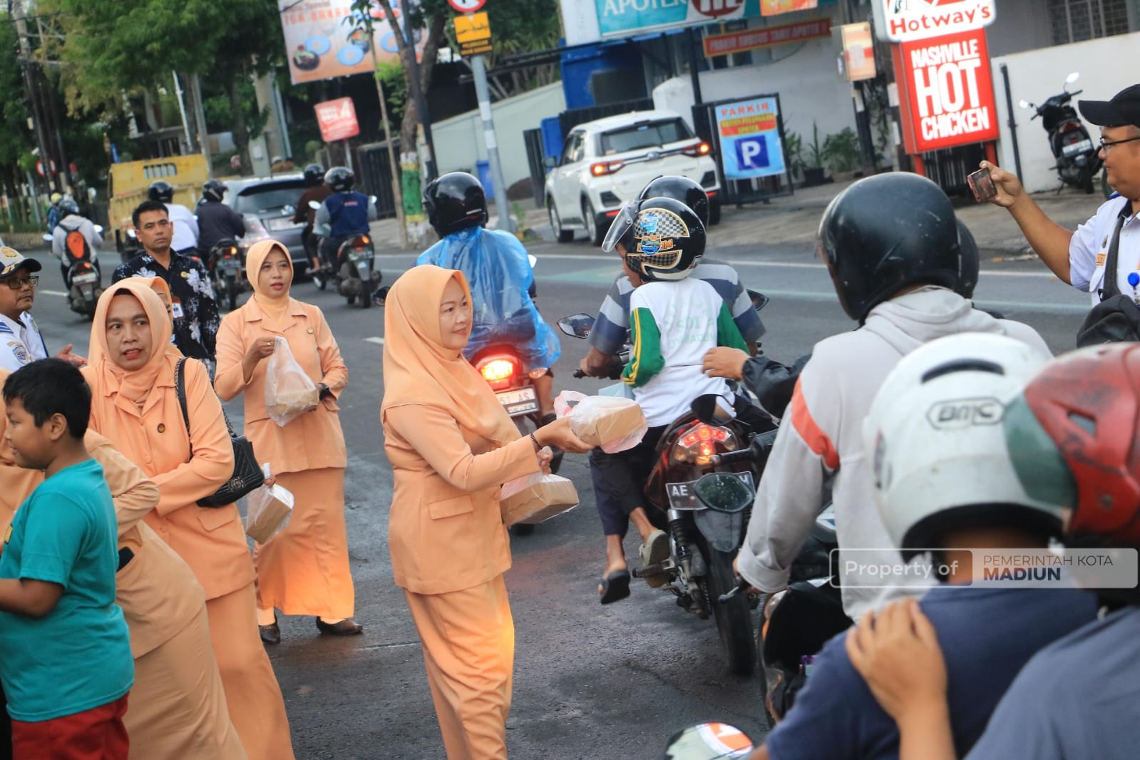 Program Berbagi Takjil Pemkot Madiun, OPD Bagikan Ratusan Paket Selama Ramadan